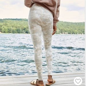 NWT Wild Fable High-Waisted Leggings White Camo LG